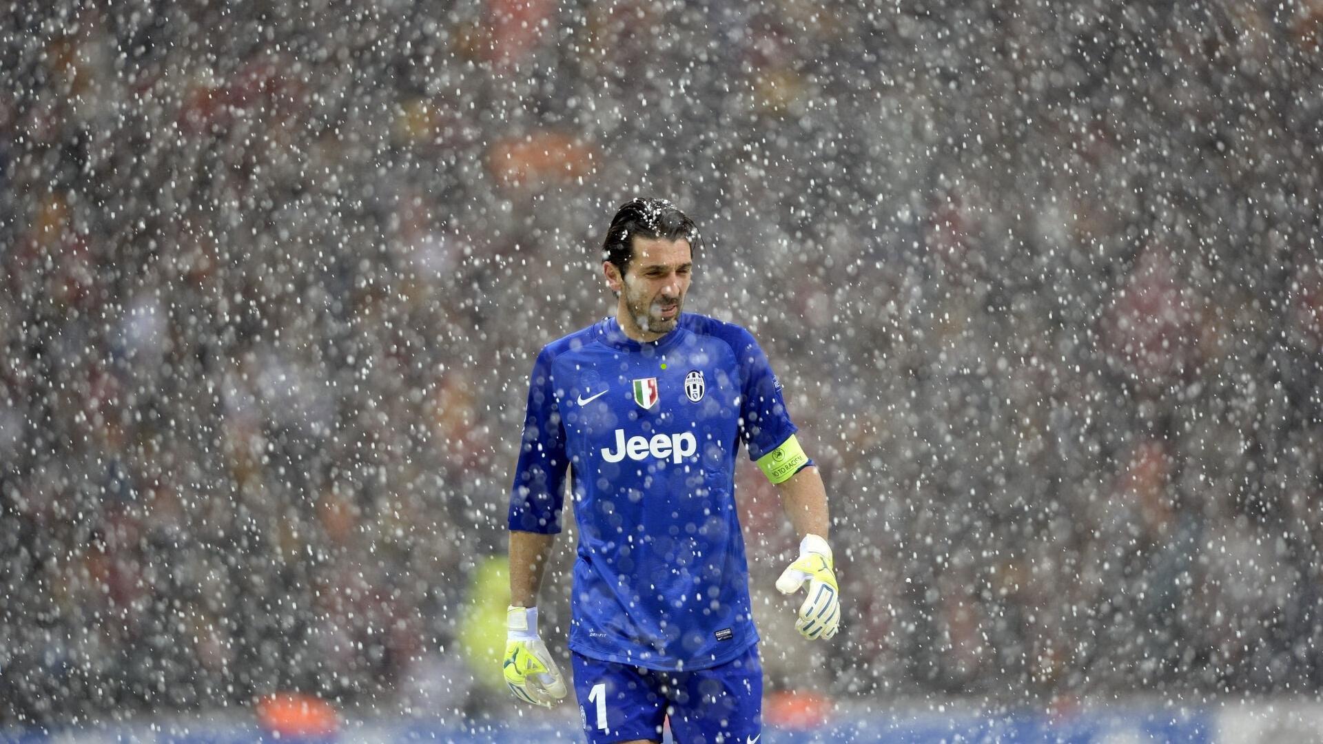 利物浦欧冠赛场溃败收场,1-4不敌埃因霍温吞下三连败苦果,范戴克点球失误酿悲剧,德里乌赫双响定胜局