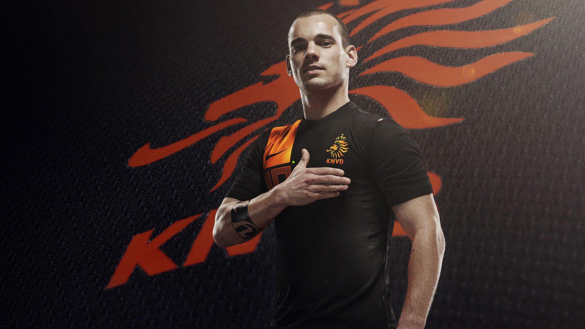 绿茵重聚绽欢笑 萨内热情迎京多安登陆加拉塔萨雷