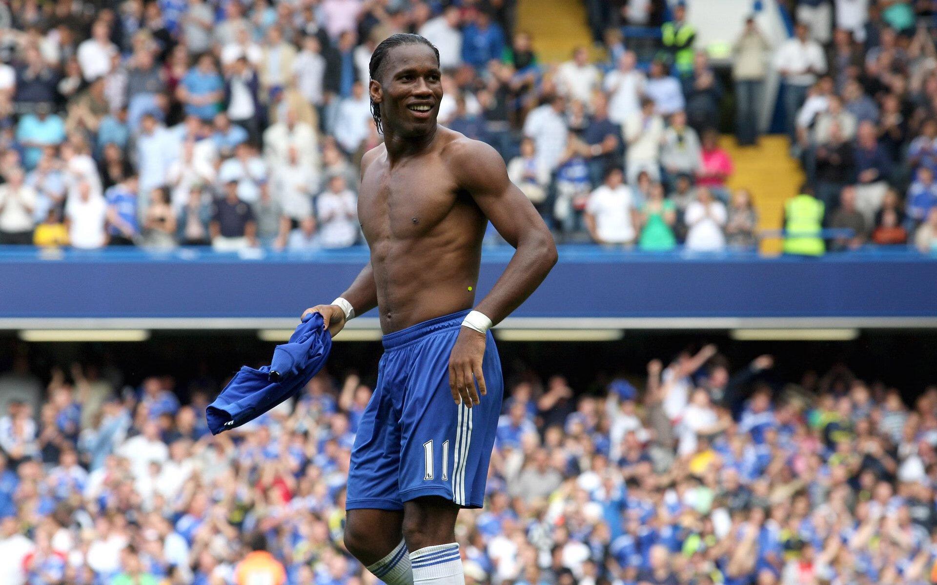 绿茵场上的深情告别，王刚离场瞬间点燃球迷心中永恒火焰